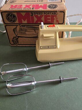Vintage GE Handmixer